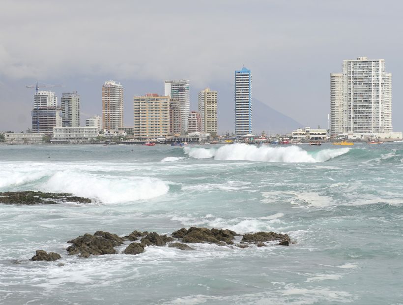 IQUIQUE: Marejadas en playas de Iquique