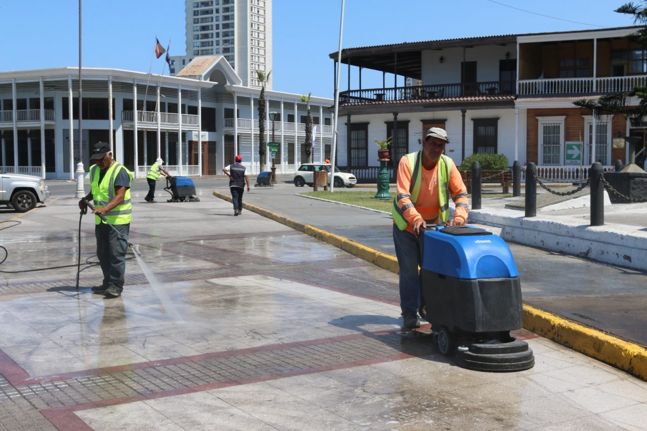 IMI intensifica lavado de veredas en distintos puntos de la ciudad