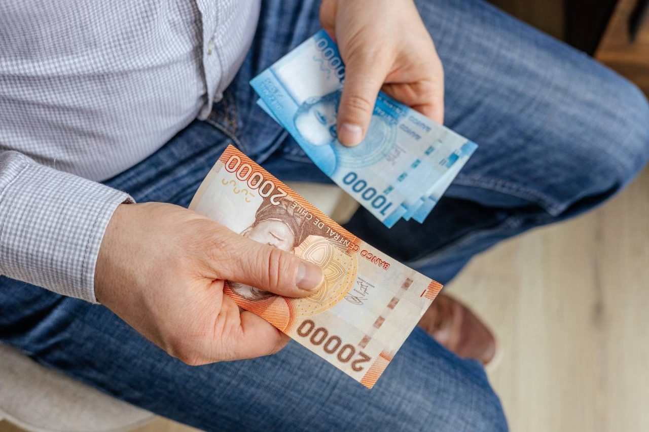 bono-marzo-billetes.jpg__1440x2000_q70_subsampling-2