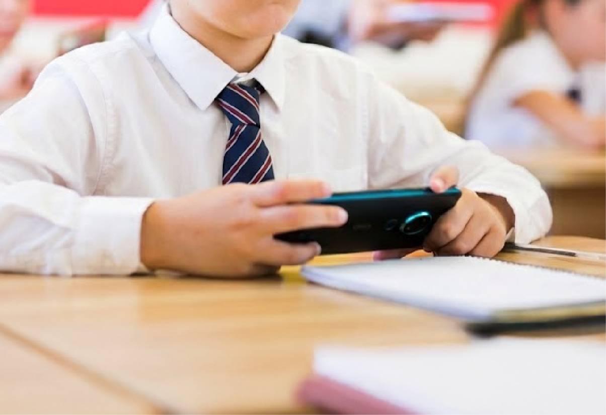 modo-aula-prohibicion-celulares.png__1440x2000_q70_subsampling-2