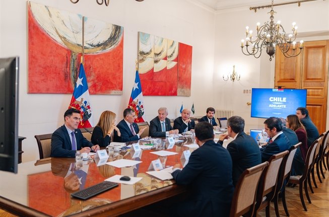 plan-chile-sale-adelante-reunion.jpg__750x500_q85_ALIAS-home_featured_crop_subsampling-2