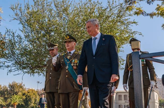 presidente-kast-carabineros-2026.jpg__1440x2000_q70_subsampling-2