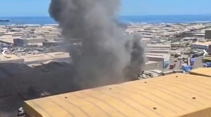 Incendio en Zofri afecta dos galpones y moviliza a 180 bomberos